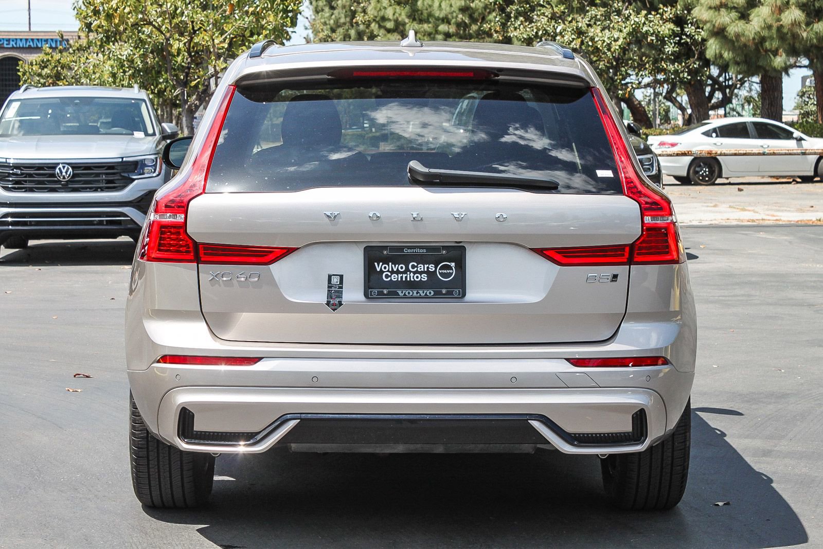Used 2025 Volvo XC60 B5 Core AWD/4WD image 7