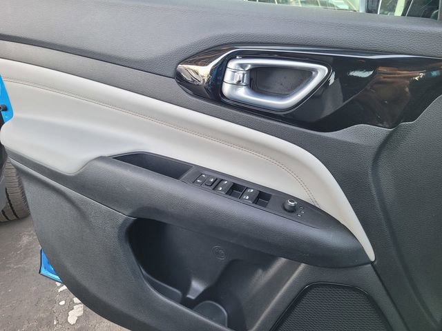 Used 2025 Jeep Compass Limited image 15