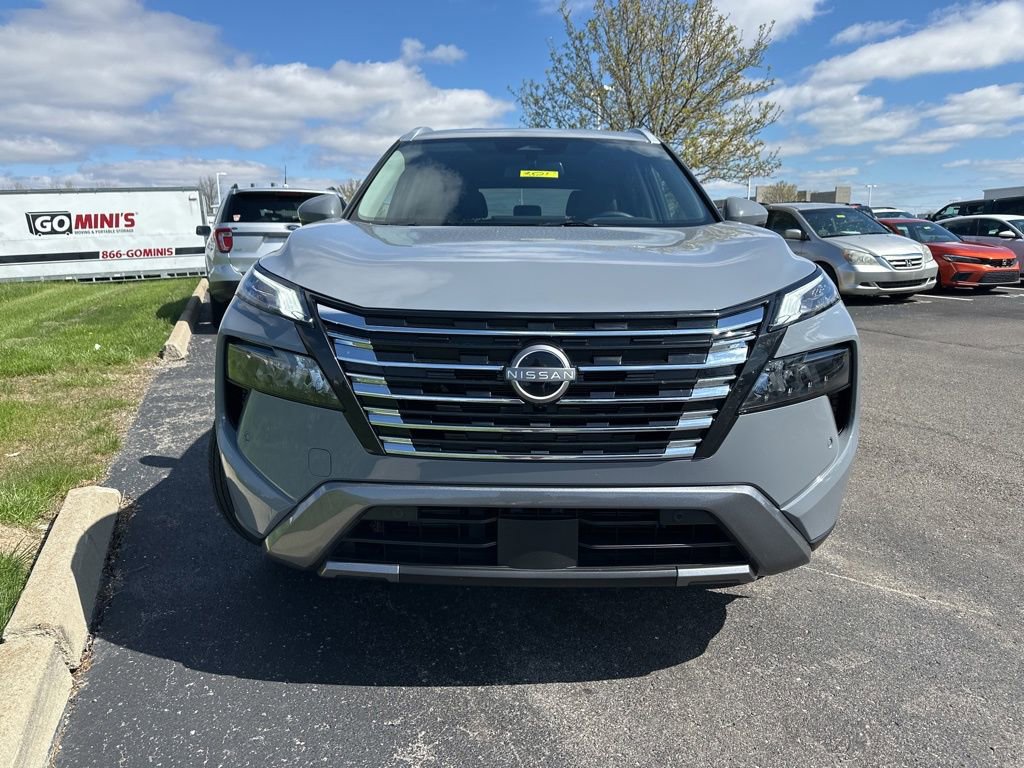 Used 2025 Nissan Rogue SL image 2