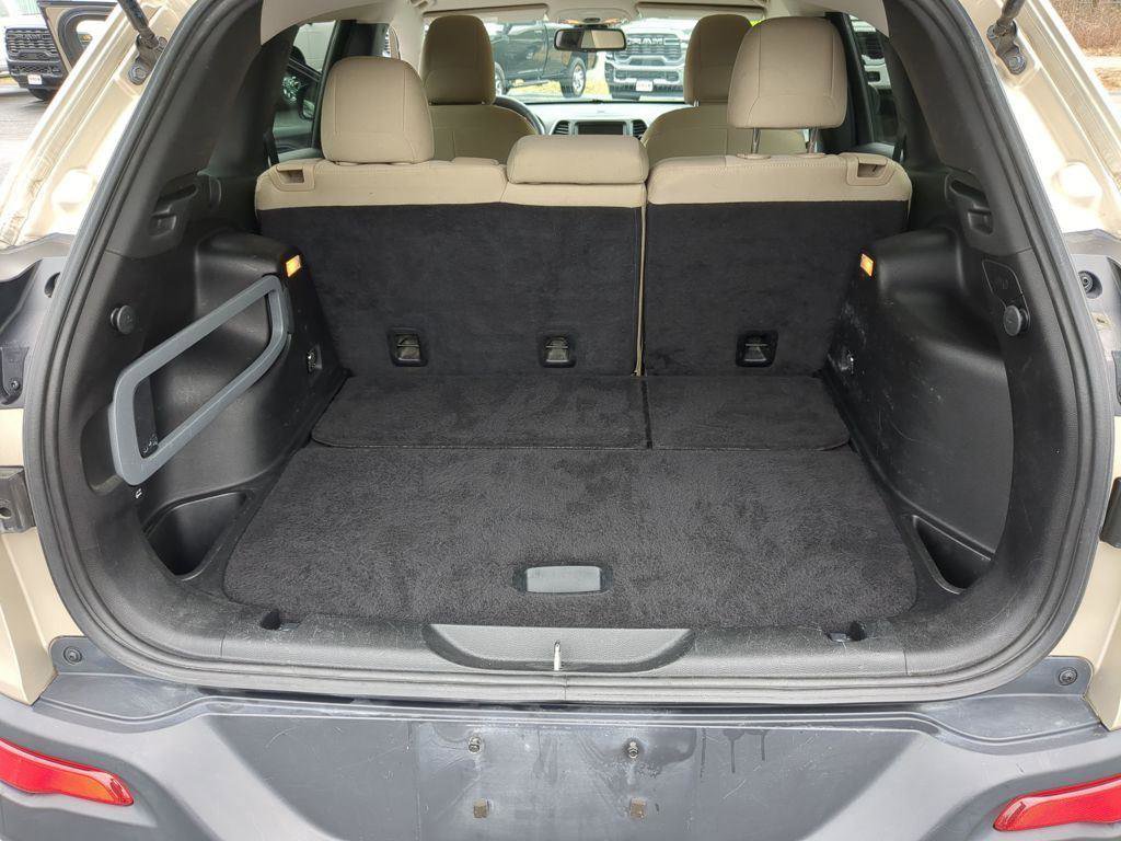 Used 2015 Jeep Cherokee Latitude w/ Cold Weather Group image 22
