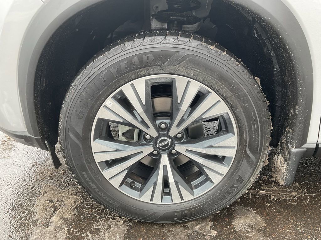 Used 2022 Nissan Rogue SV image 9