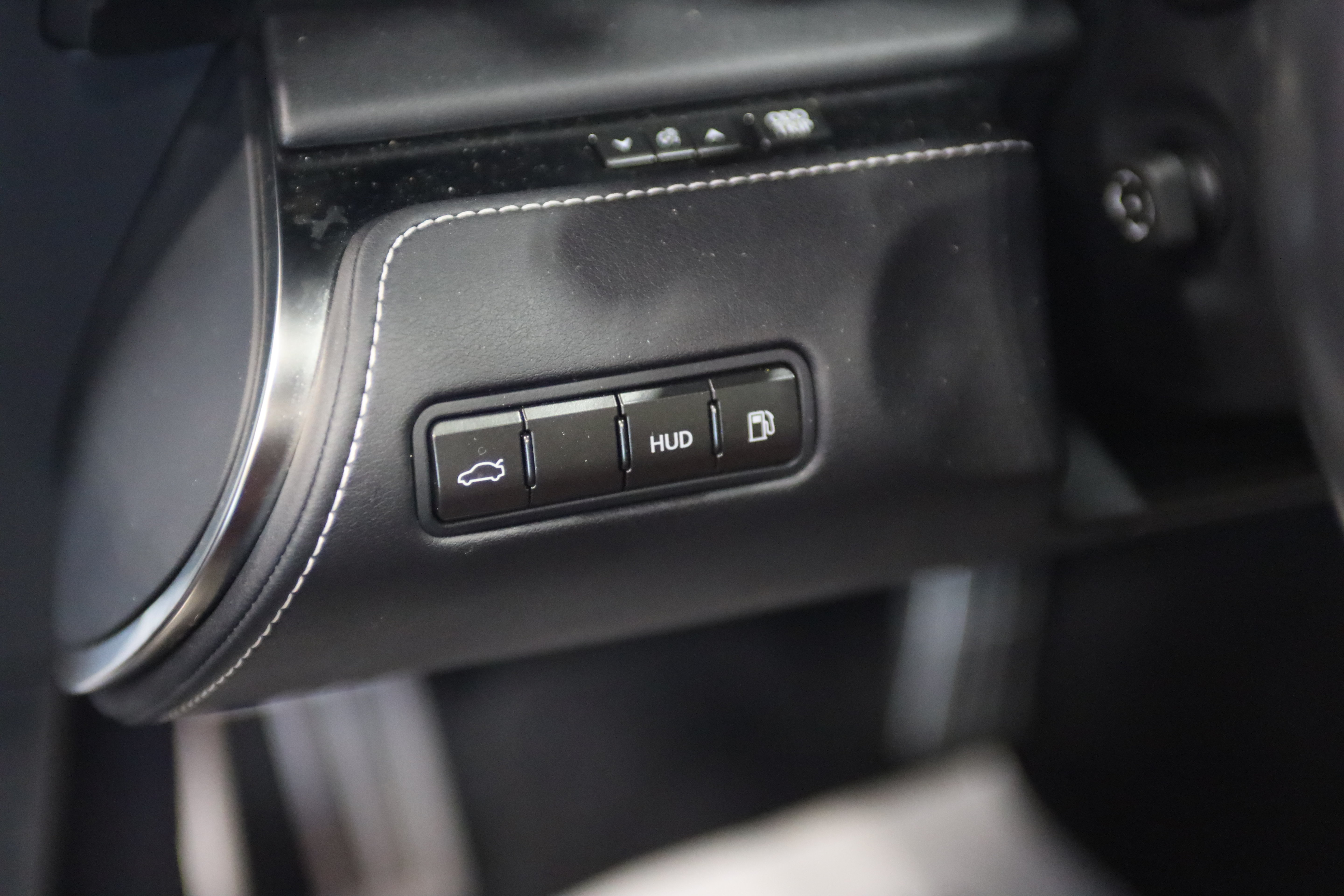Used 2018 Lexus LC 500 Coupe w/ Touring Package RWD image 19