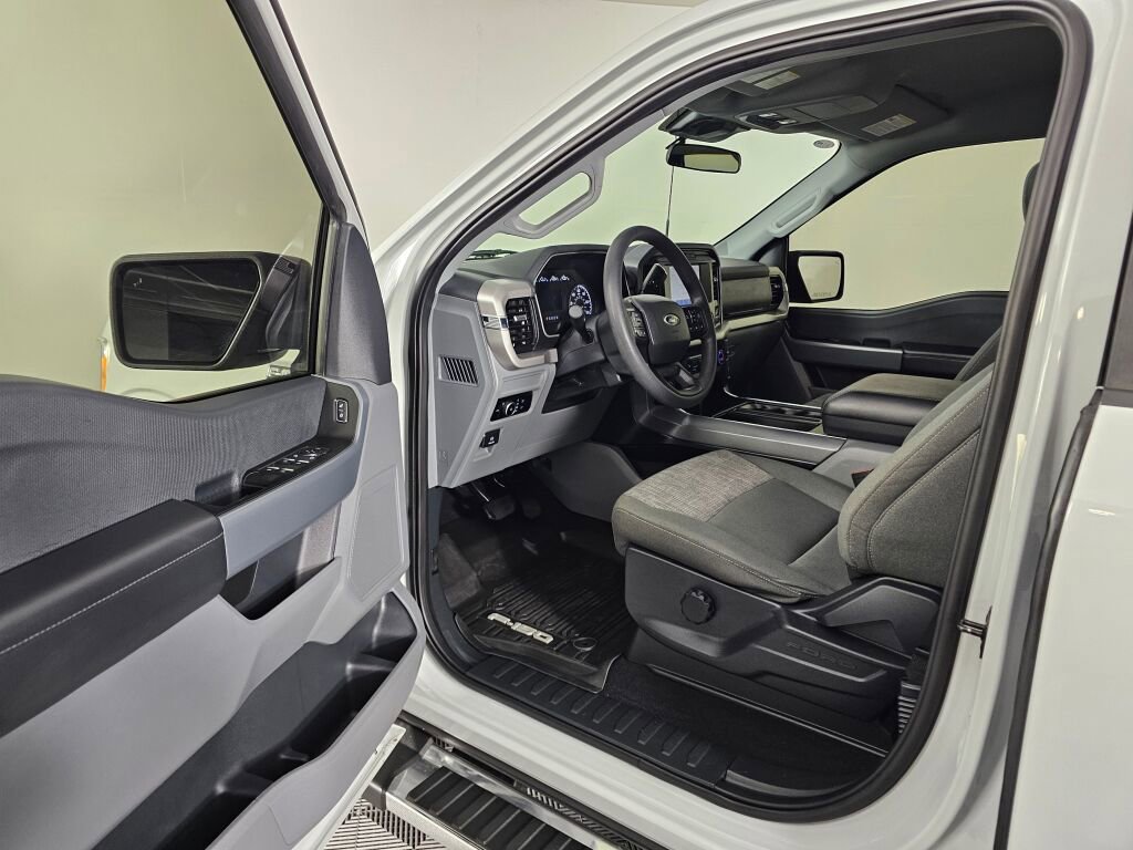 Used 2023 Ford F150 XLT w/ XTR Package image 17