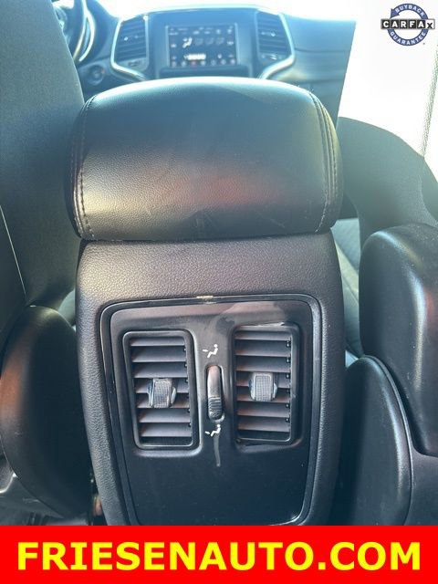 Used 2019 Jeep Grand Cherokee Laredo AWD/4WD image 13