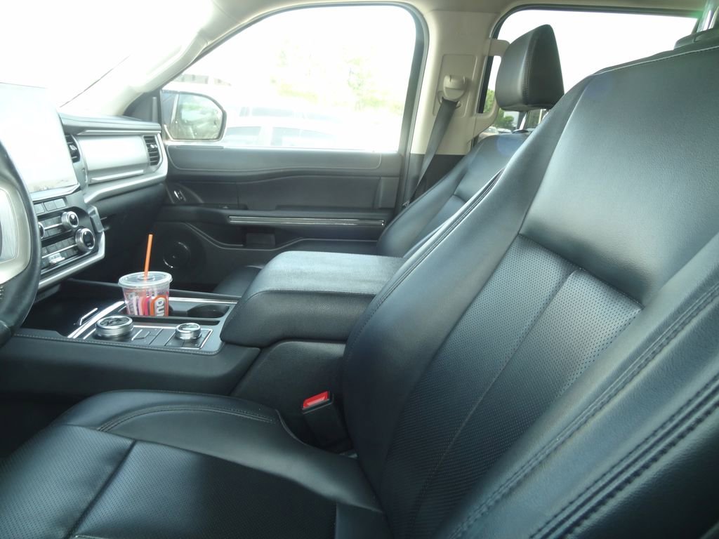 Used 2024 Ford Expedition XLT image 9
