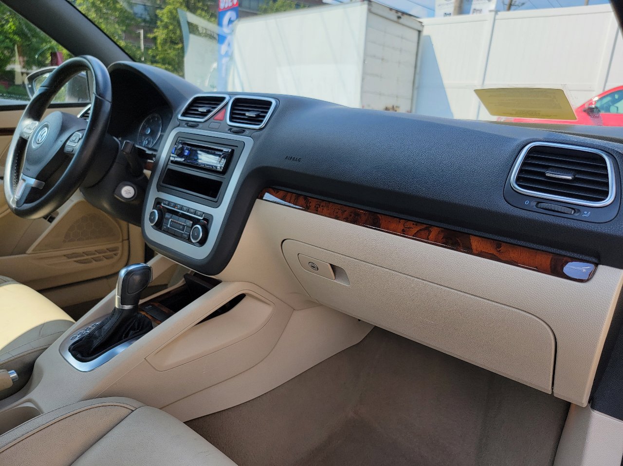 Used 2012 Volkswagen Eos Lux FWD image 30