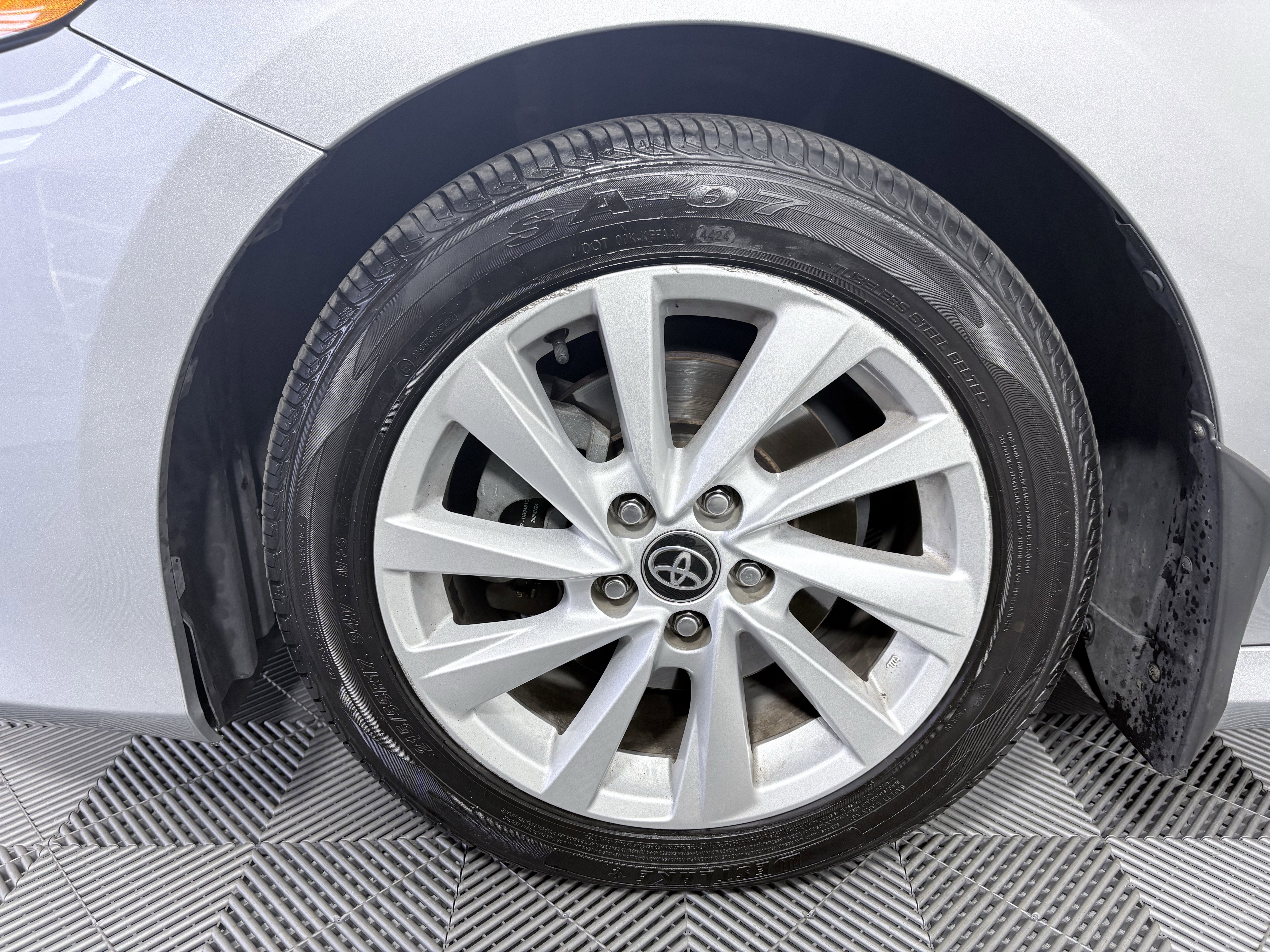 Used 2022 Toyota Camry LE image 4