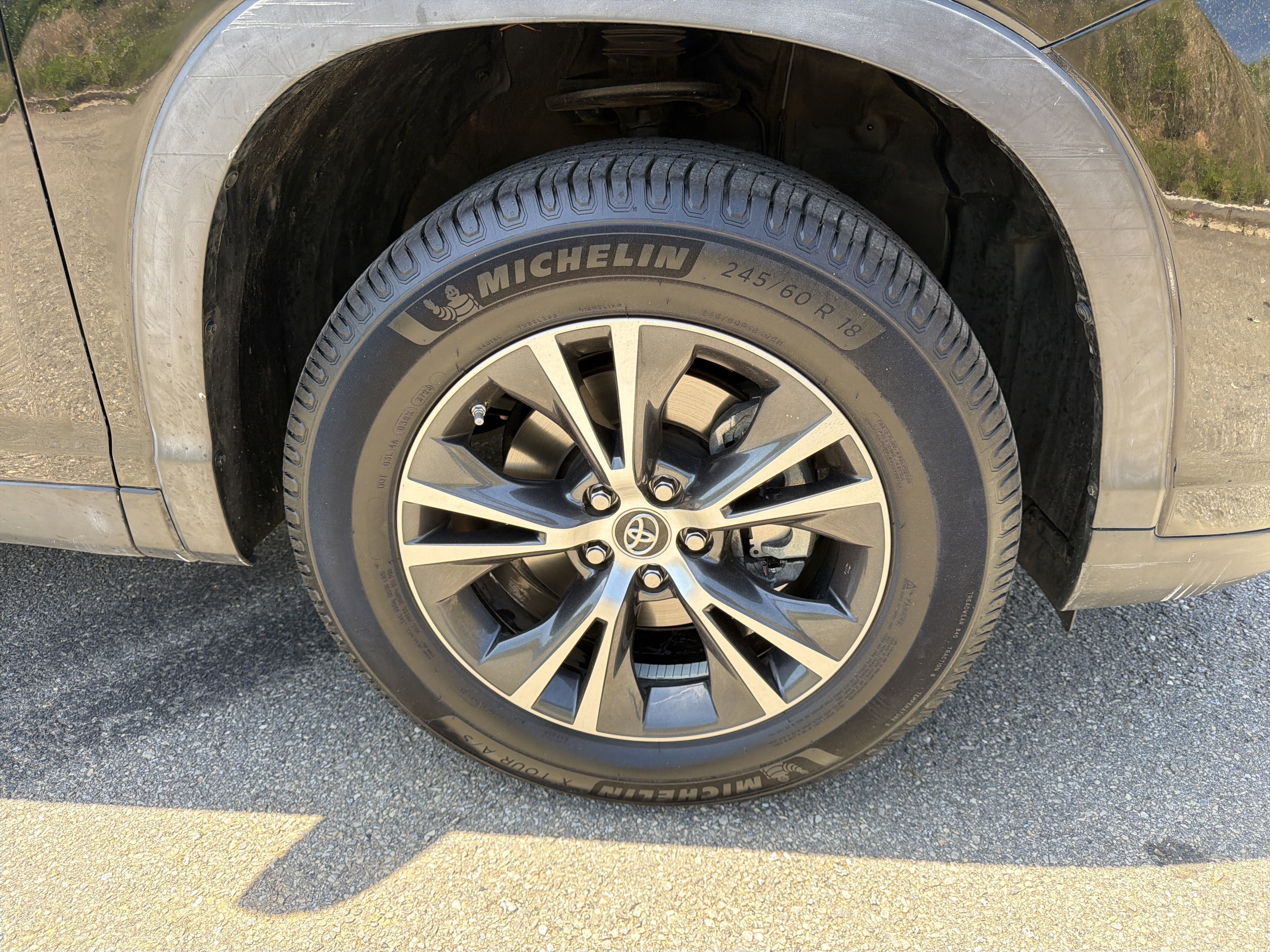 Used 2019 Toyota Highlander LE FWD image 12