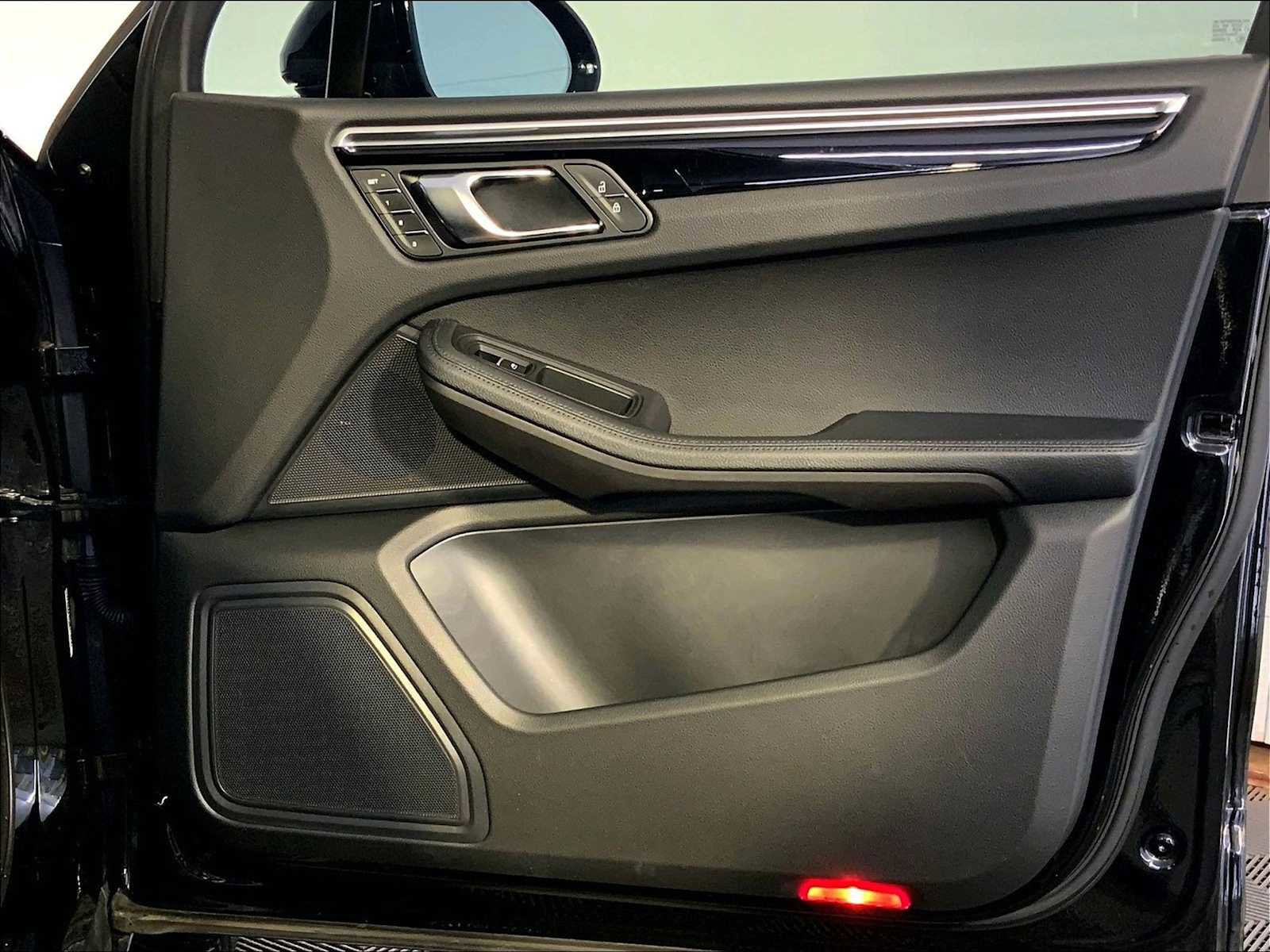 Certified 2023 Porsche Macan image 26