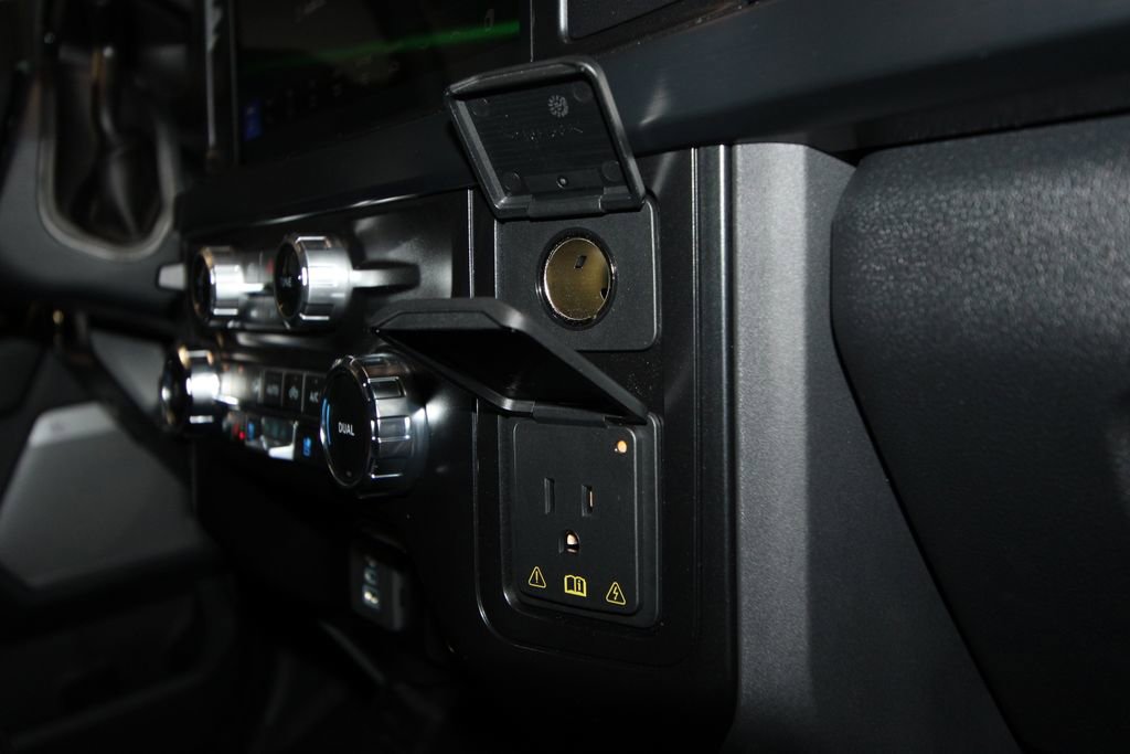 Used 2025 Ford F350 Lariat w/ Black Appearance Package image 26