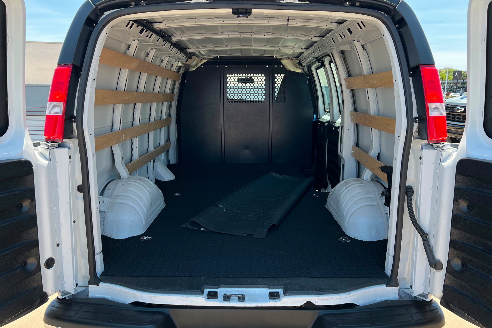 Used 2024 Chevrolet Express 2500 w/ Driver Convenience Package RWD image 15