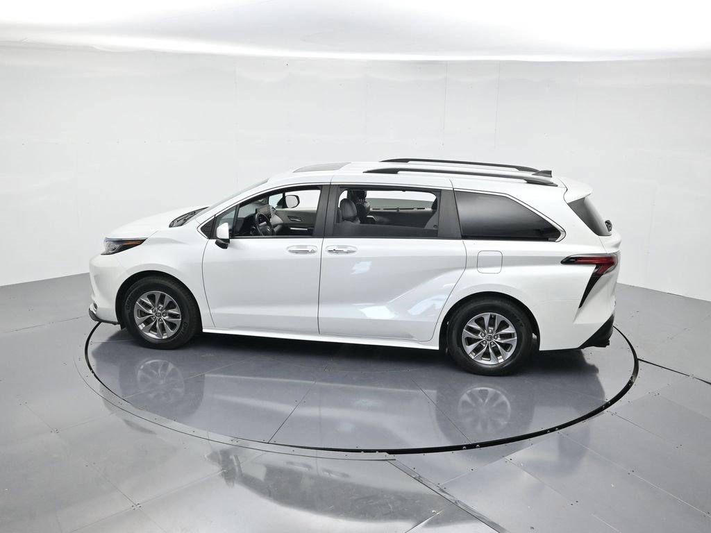 Used 2022 Toyota Sienna XLE image 40