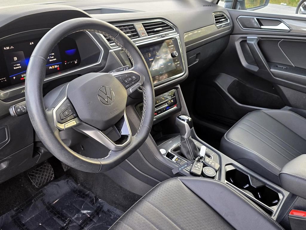 Used 2022 Volkswagen Tiguan SE AWD/4WD image 30