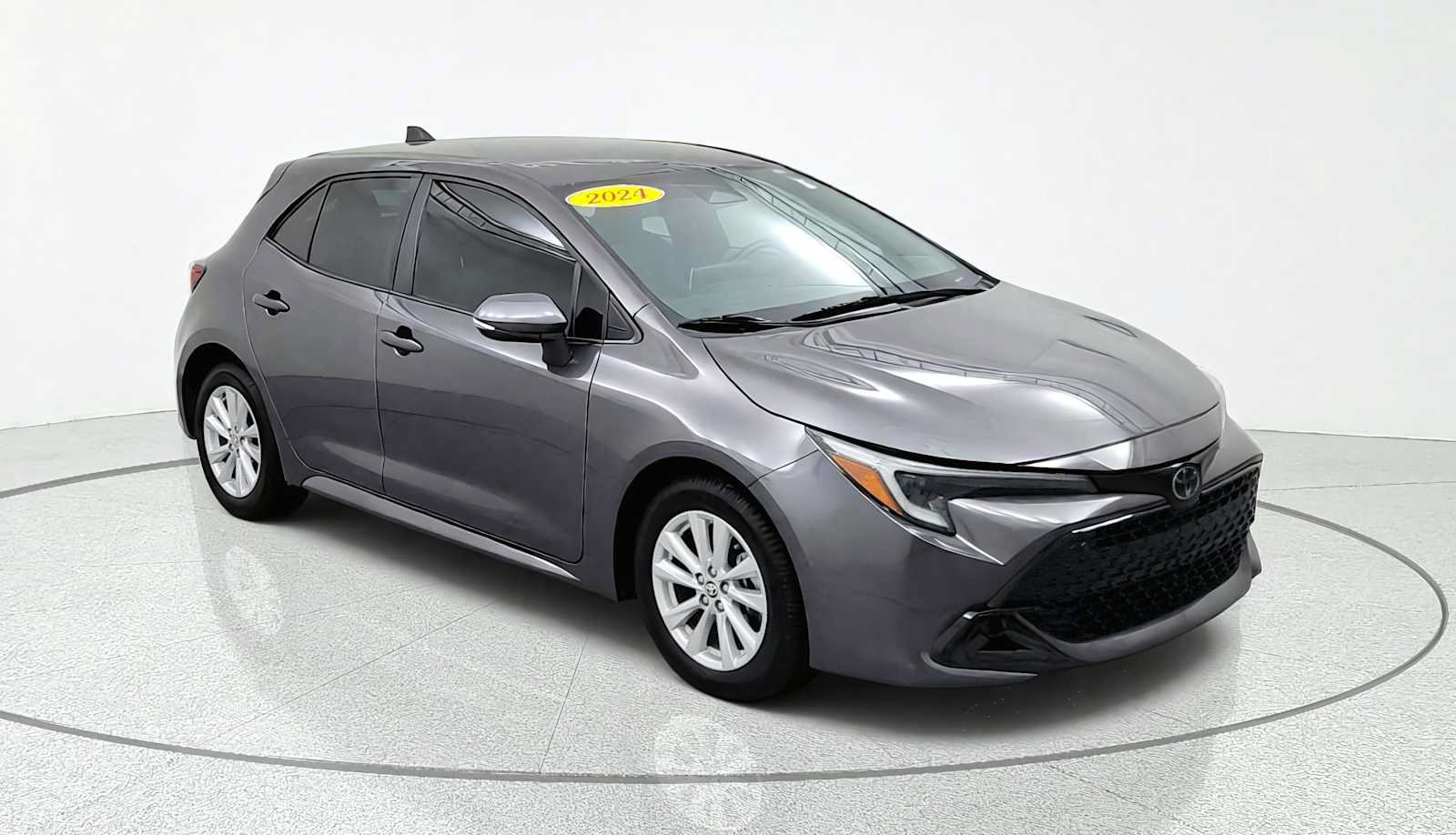 Used 2024 Toyota Corolla SE FWD image 2
