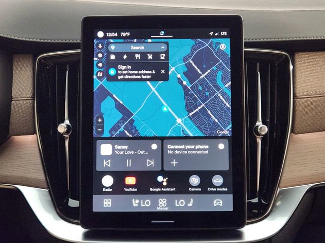 New 2025 Volvo XC90 T8 Core image 17