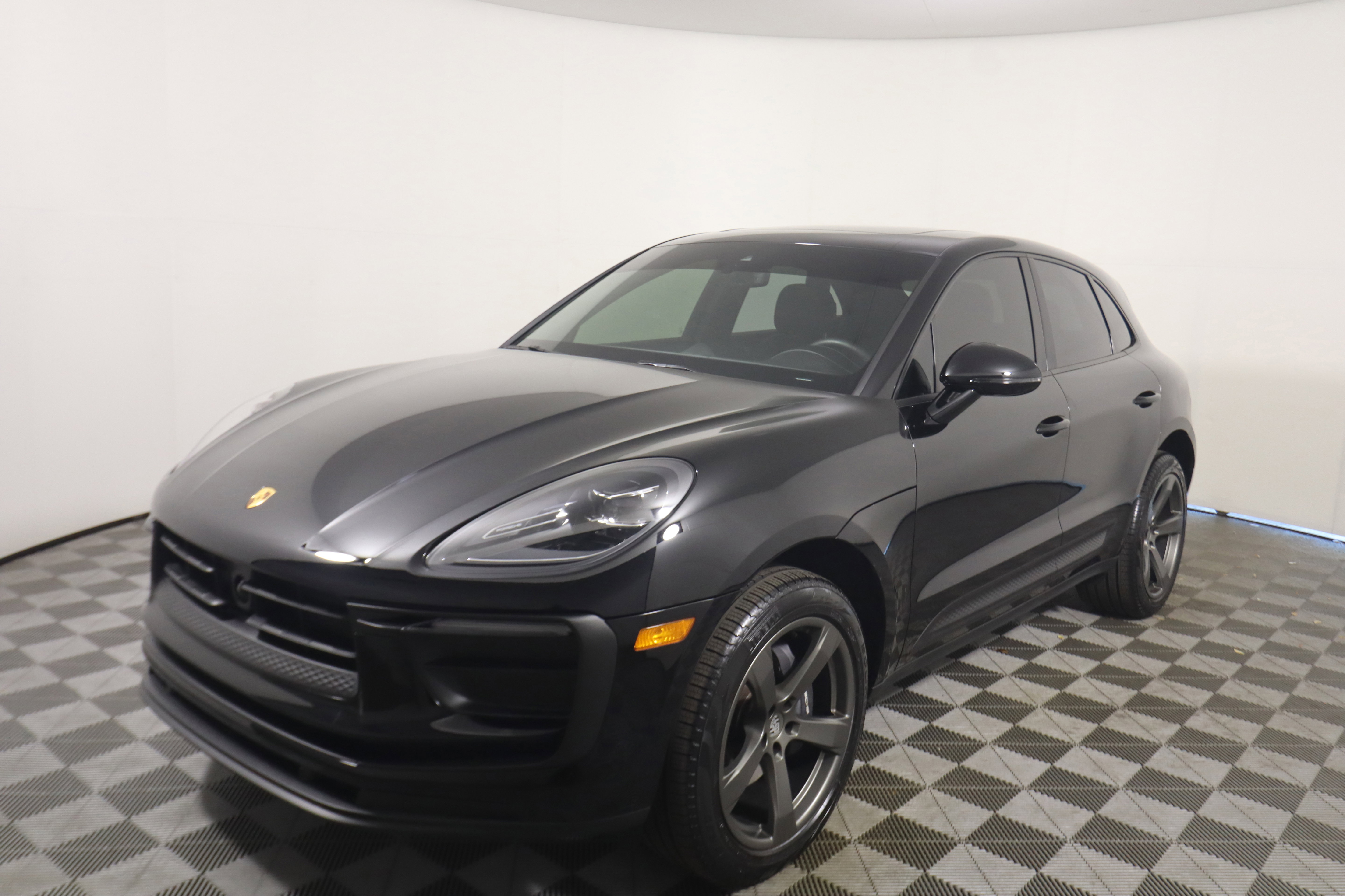 Used 2026 Porsche Macan image 11