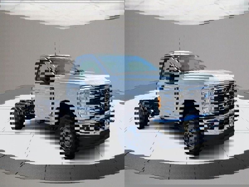 New 2025 Ford F350 XL w/ XL Chrome Package image 3