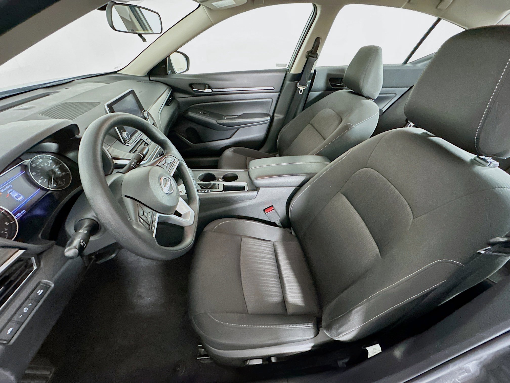 Used 2025 Nissan Altima 2.5 SV image 13