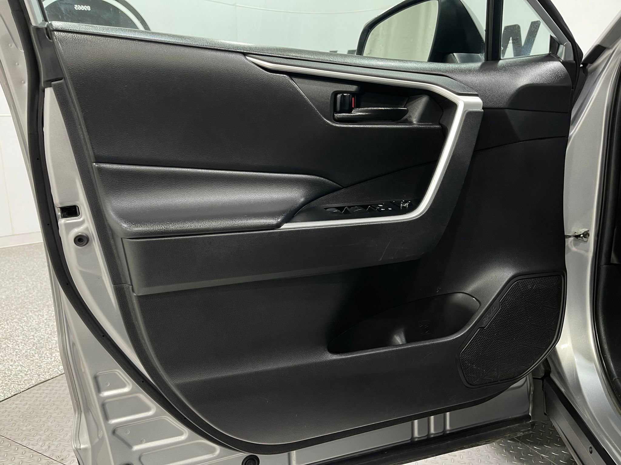 Used 2021 Toyota RAV4 LE w/ Carpet Mat Package (TMS) AWD/4WD image 13