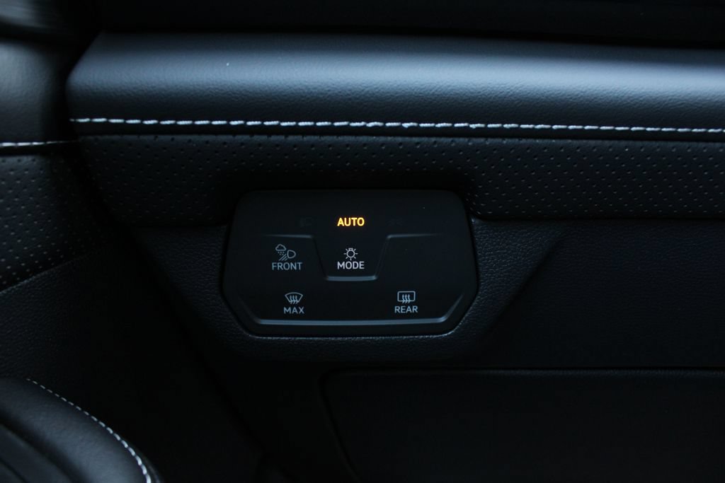 New 2026 Volkswagen Atlas Cross Sport SE AWD/4WD image 9