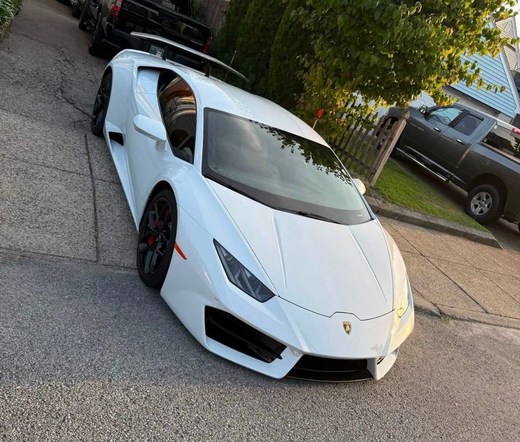 Used 2018 Lamborghini Huracan LP 580-2 RWD image 3
