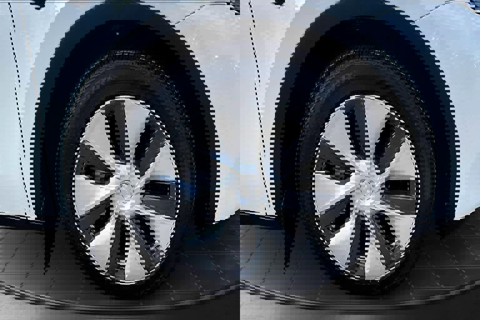 Used 2023 Tesla Model Y Long Range image 34