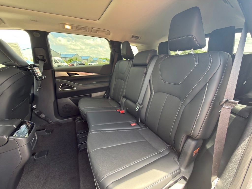 New 2027 INFINITI QX60 Luxe w/ Family Package AWD/4WD image 12