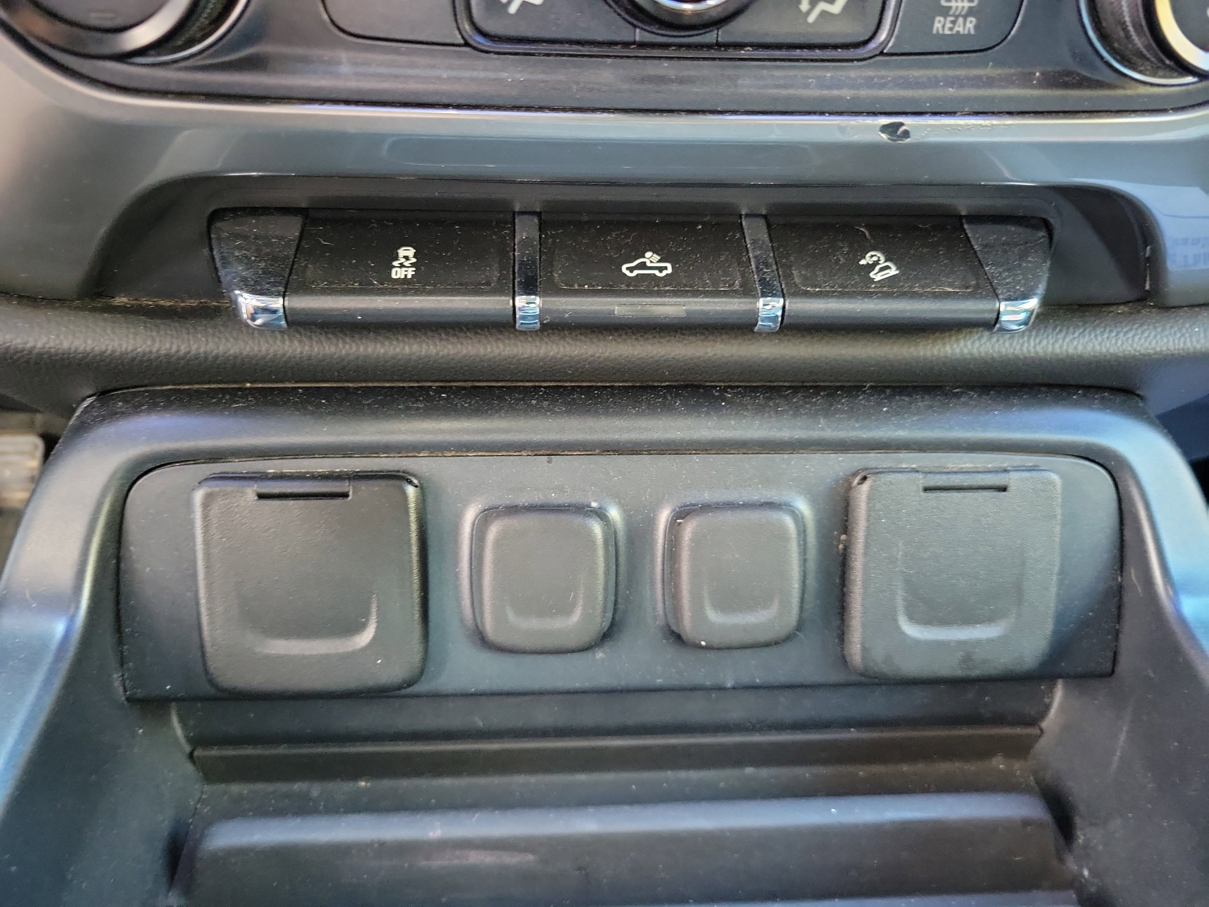 Used 2018 Chevrolet Silverado 1500 LT w/ All Star Edition image 27