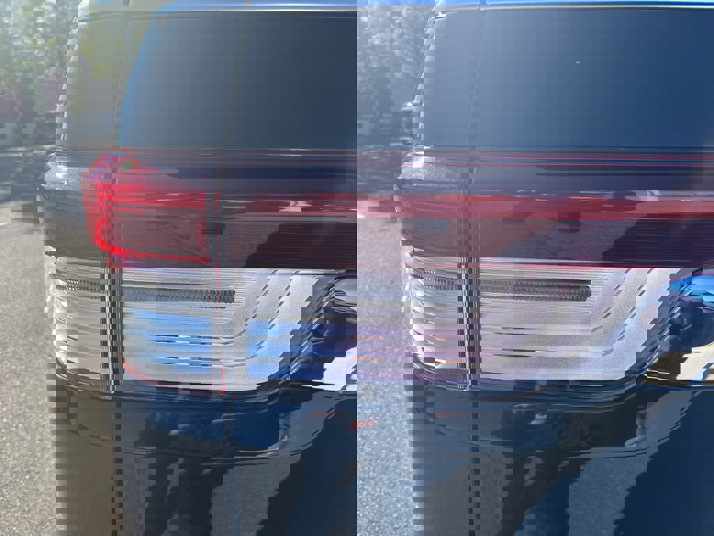 Used 2024 Lincoln Navigator L Black Label image 9