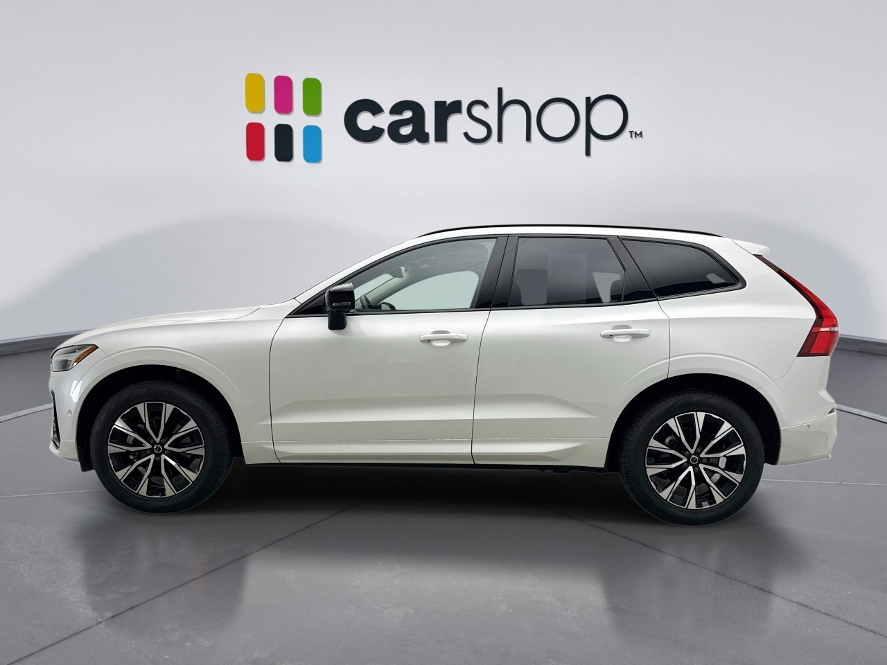 Used 2025 Volvo XC60 B5 Plus image 2