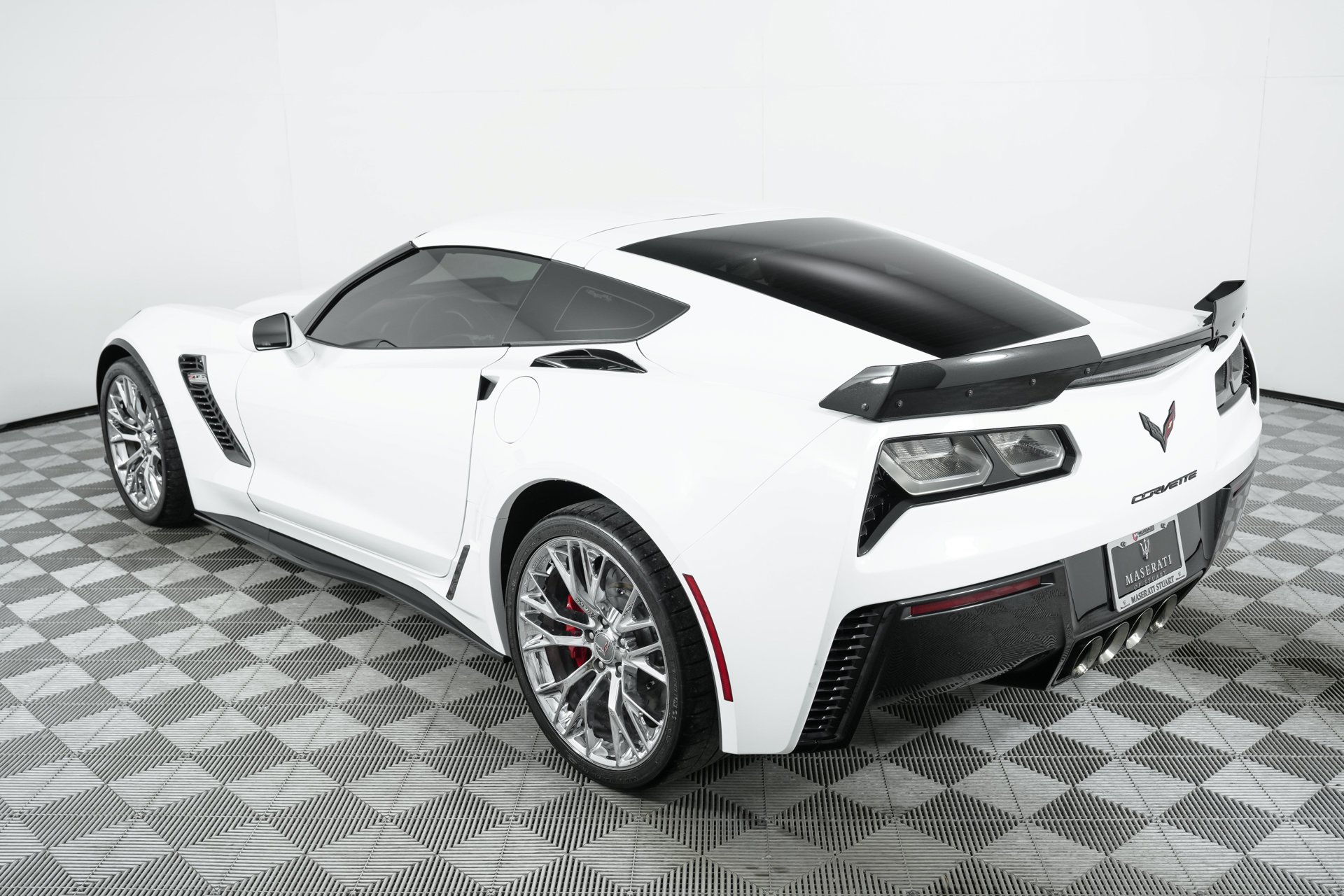 Used 2015 Chevrolet Corvette Z06 w/ 3LZ Preferred Equipment Group RWD image 31