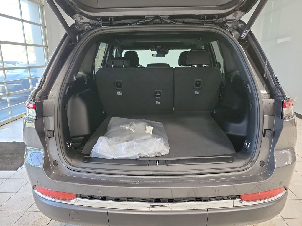 New 2026 Jeep Grand Cherokee Laredo X image 7