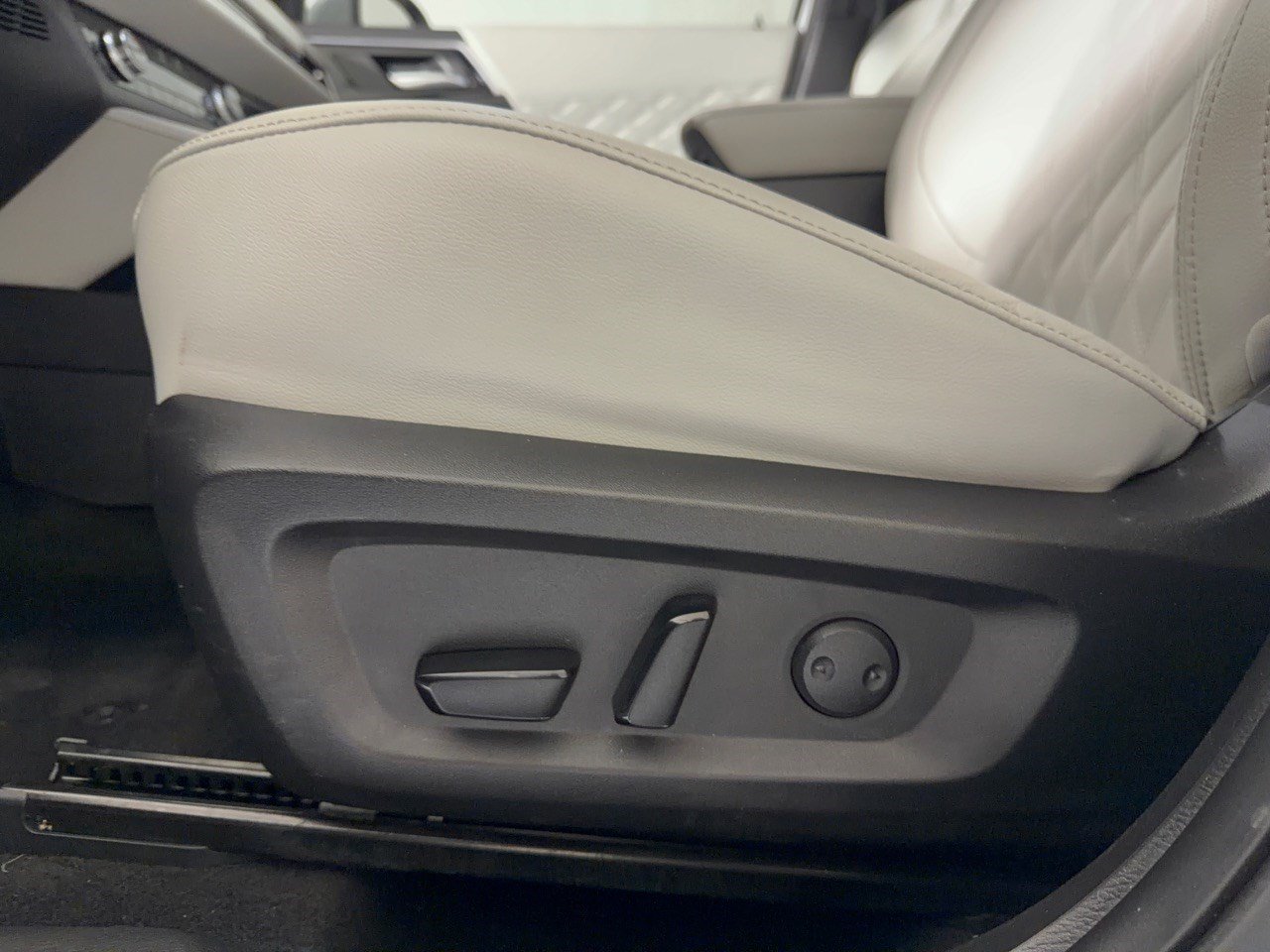 Used 2022 Mitsubishi Outlander SEL AWD/4WD image 16