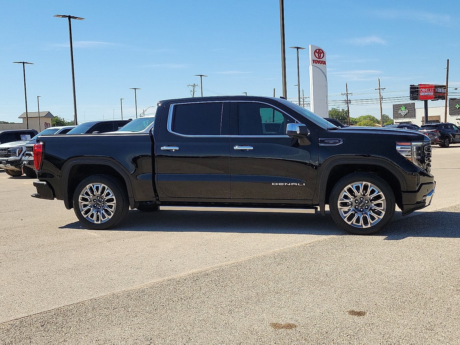 Used 2024 GMC Sierra 1500 Denali Ultimate AWD/4WD image 5