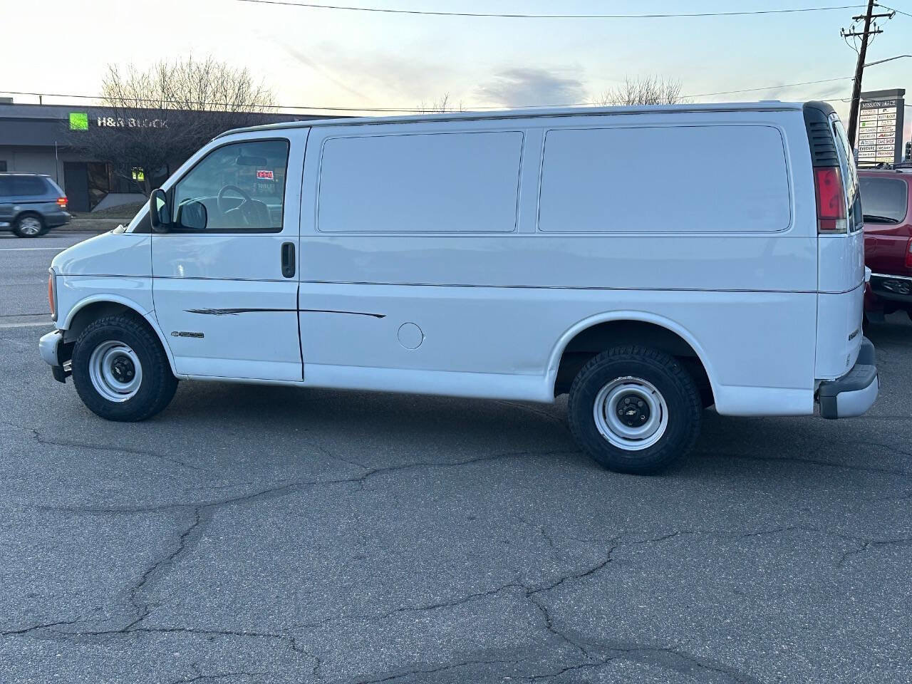 Used 2001 Chevrolet Express 1500 image 7