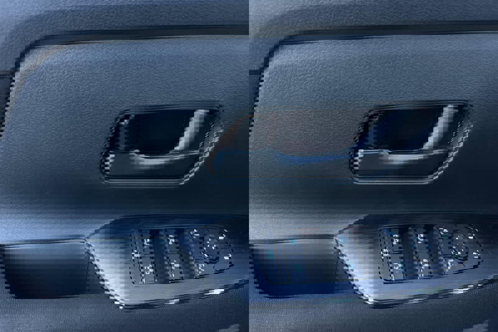 New 2026 Nissan Kicks S image 13