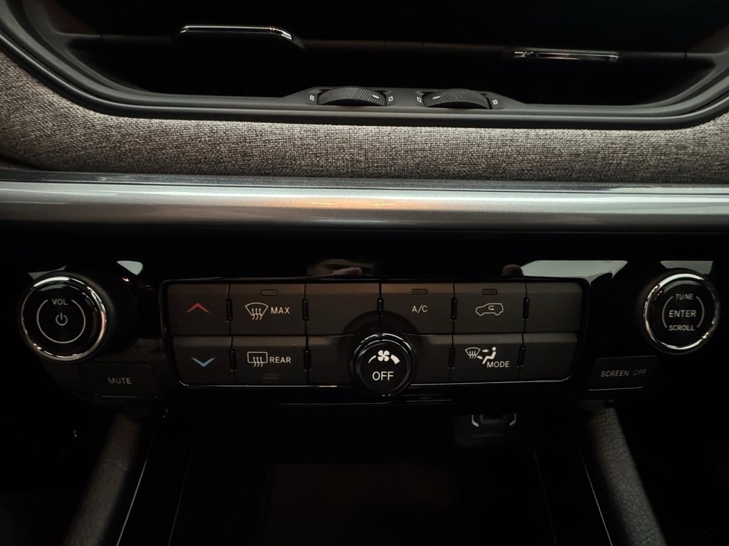 Used 2023 Jeep Compass Latitude image 21