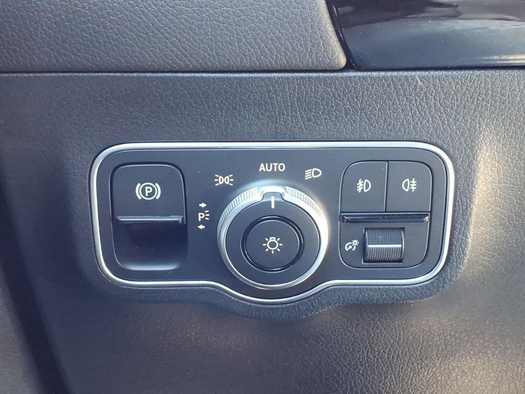 Used 2025 Mercedes-Benz GLA 250 4MATIC image 15