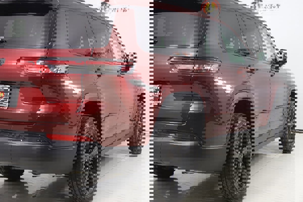 Used 2023 Jeep Grand Cherokee L Laredo image 45