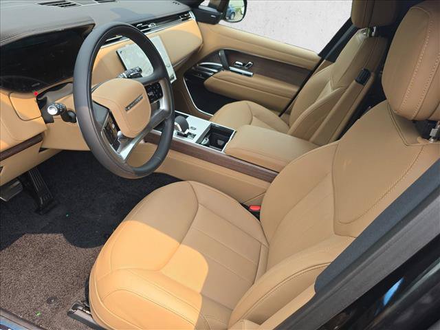 New 2026 Land Rover Range Rover Long Wheelbase SE AWD/4WD image 17