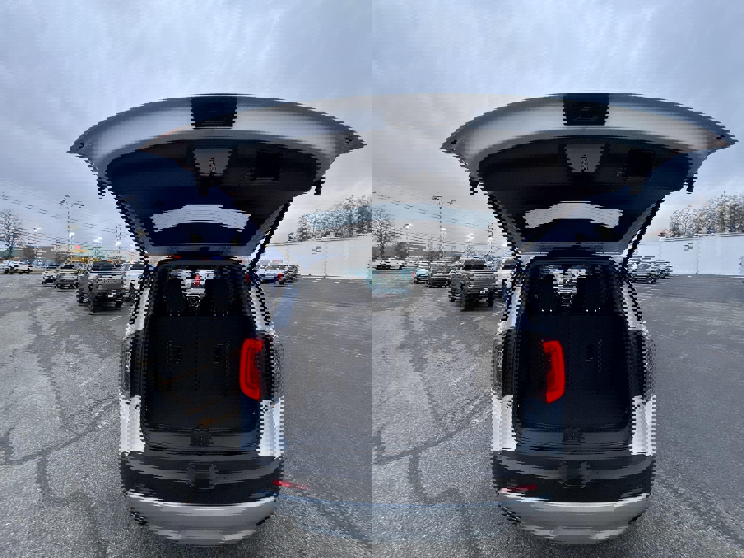 Used 2023 GMC Acadia SLE w/ Driver Convenience Package image 27