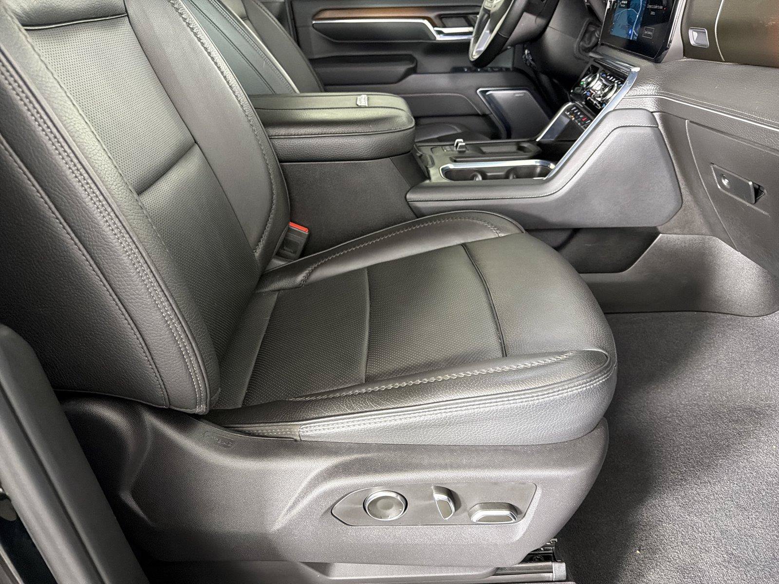 Used 2024 GMC Sierra 2500 Denali AWD/4WD image 11