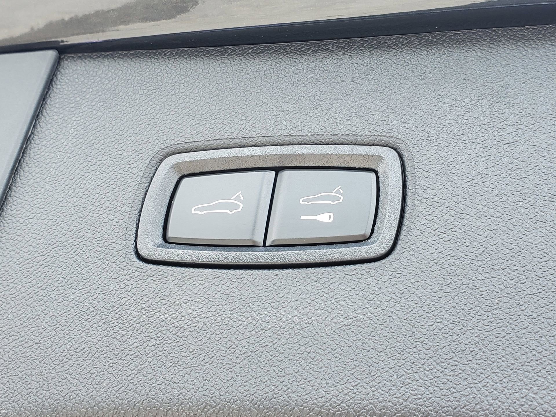 Used 2024 Porsche Cayenne AWD/4WD image 8