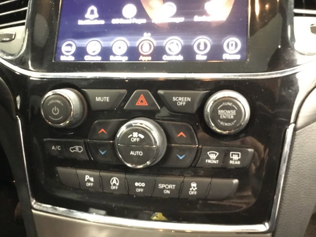 Used 2022 Jeep Grand Cherokee Laredo X image 26