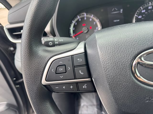 Used 2022 Toyota Highlander L FWD image 28