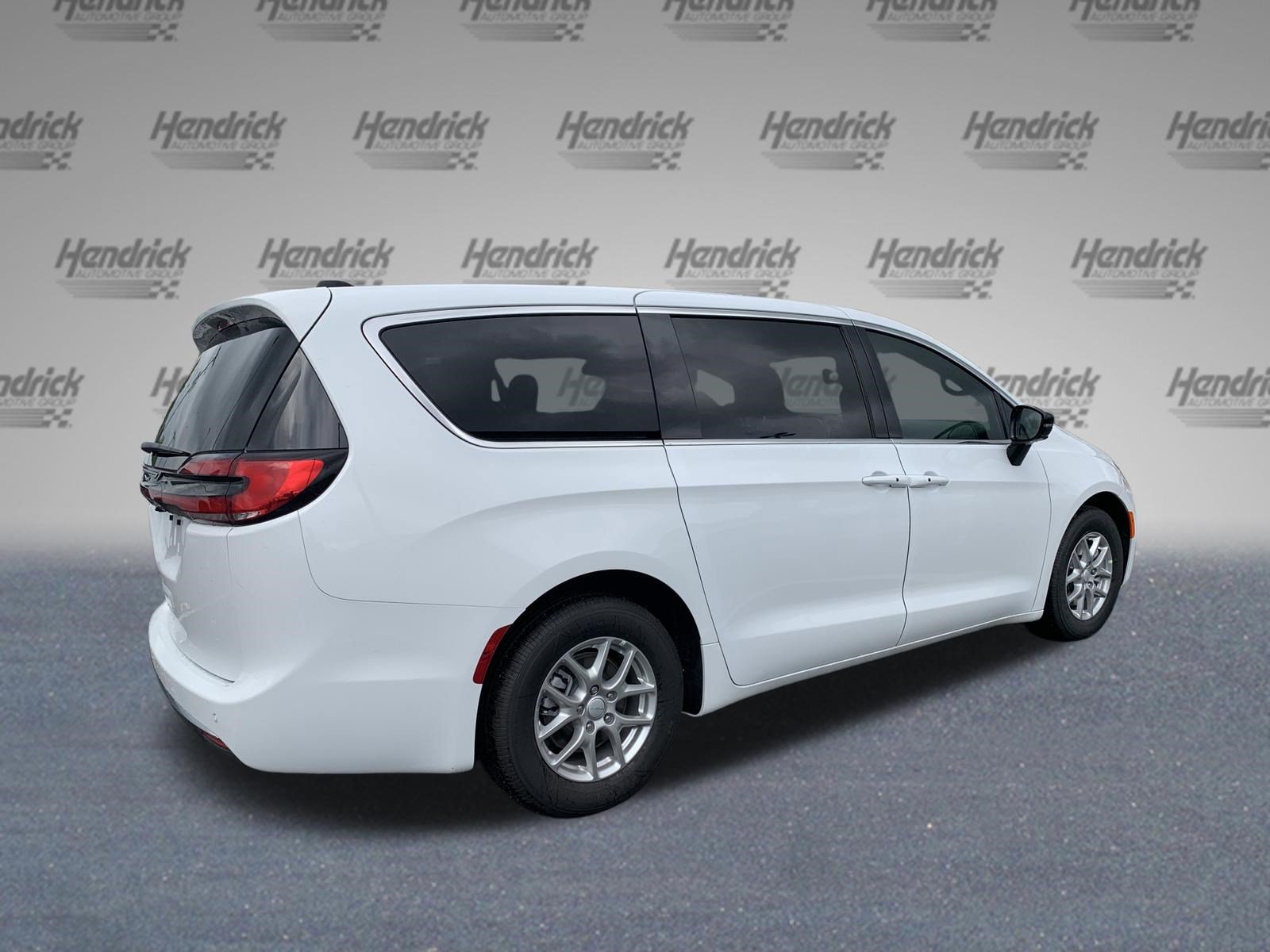 New 2027 Chrysler Pacifica Select FWD image 8