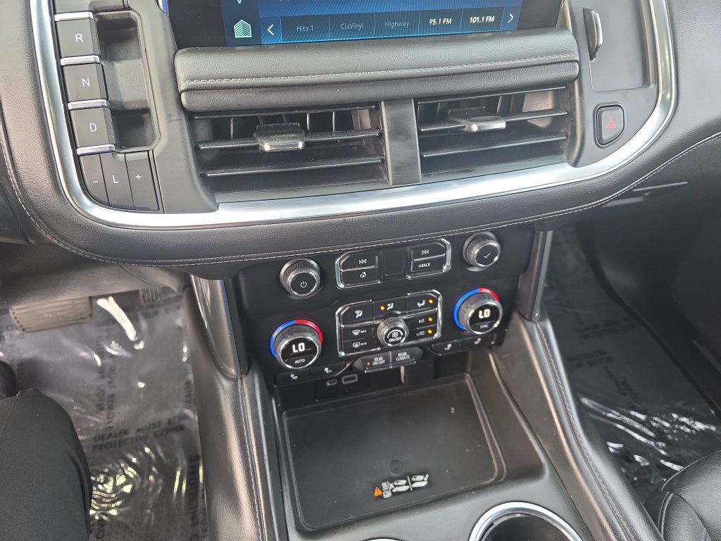 Used 2022 Chevrolet Suburban LT w/ Luxury Package RWD image 17