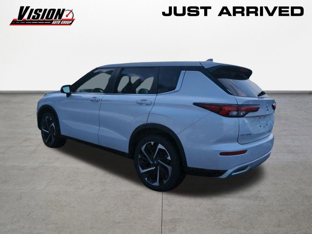 Used 2023 Mitsubishi Outlander SE image 7