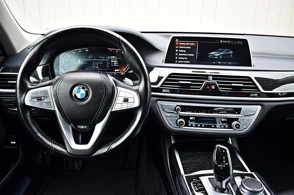 Used 2022 BMW 740i RWD image 25