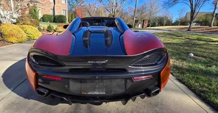 Used 2019 McLaren 570S Spider image 12
